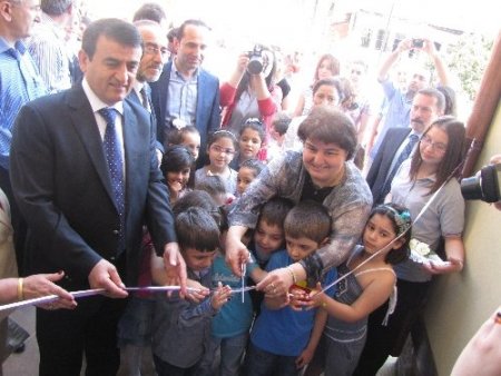 Kız meslek lisesi öğrencileri resim sergisi açtı