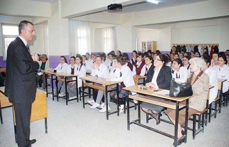 Kız meslek lisesinde kariyer günleri başladı