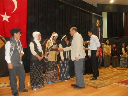 Kız Öğrenciler 'Töre'yi Tiyatro İle Sahnelediler