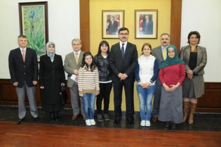 Kız Yetiştirme yurdunda kalan öğrencilerinden, Suriyeliler için kermes