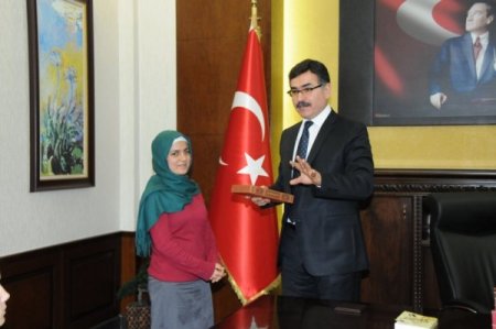 Kız Yetiştirme yurdunda kalan öğrencilerinden, Suriyeliler için kermes