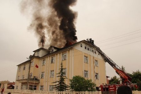 Kız yurdunda yangın