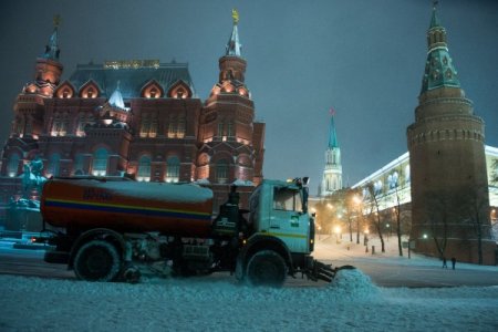 Kızıl Meydan beyaza büründü, Moskova son 50 yılın en fazla karını bekliyor