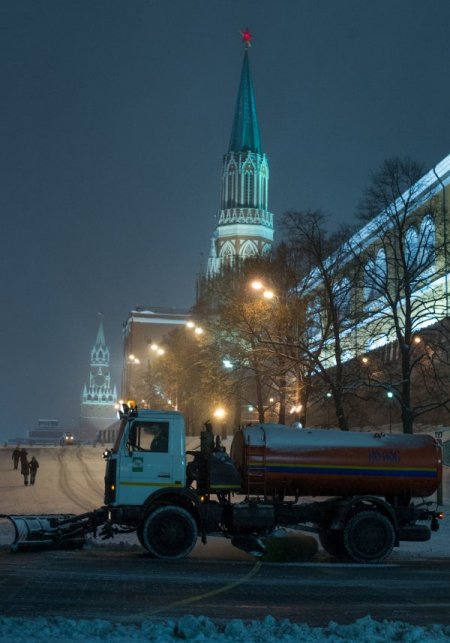 Kızıl Meydan beyaza büründü, Moskova son 50 yılın en fazla karını bekliyor