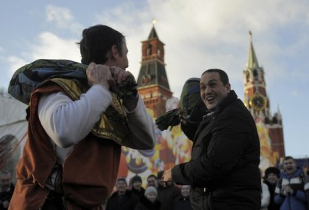 Kızıl Meydan'da Maslenitsa Şenlikleri İle Kışa Veda