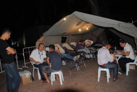 Kızılay, daha çok bağışçıya ulaşmak için akşamları çadır kuruyor