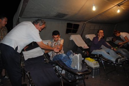 Kızılay, daha çok bağışçıya ulaşmak için akşamları çadır kuruyor