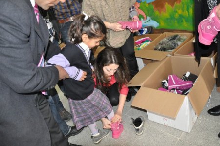 Kızılay Derneği Gercüş’te 600 öğrenciyi sevindirdi