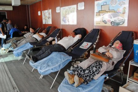 Kızılay Tatvan’da kan bağışı kampanyası düzenledi