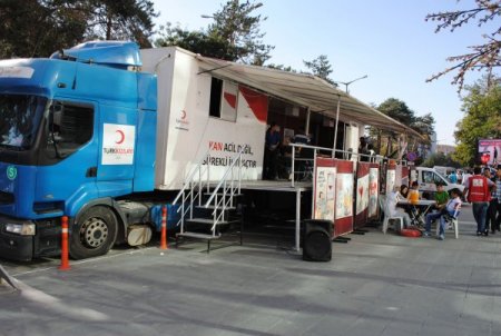 Kızılay Tatvan’da kan bağışı kampanyası düzenledi
