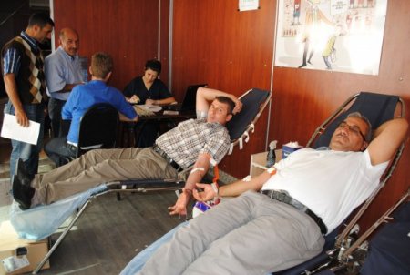 Kızılay Tatvan’da kan bağışı kampanyası düzenledi