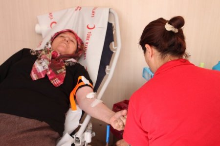 Kızılay TIR'ı kan bağışını artırdı