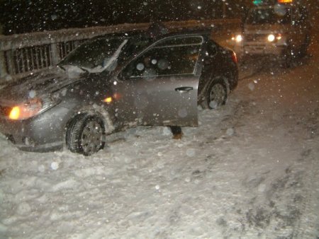 Kızılay Yolda Kalan Sürücülerin Yardımına Koştu