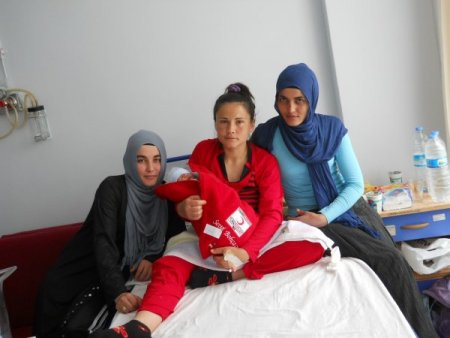 Kızılay'dan, Kandil Gecesi Doğan Bebeklere Sürpriz Ziyaret