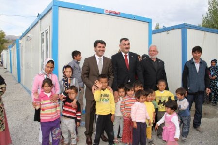 Kızılay’dan Afgan mültecilere giyecek yardımı