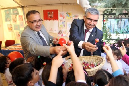 Kızılay’dan Burç Okulları’nda 'balonlu-şekerli' kutlama