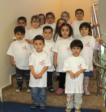 Kızılay’dan Burç Okulları’nda 'balonlu-şekerli' kutlama