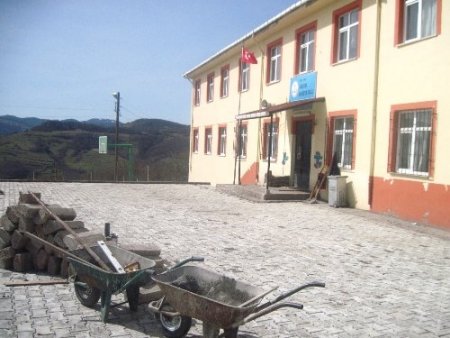 Kızılelma İlköğretim Okulu bahçesine kavuşuyor