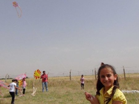 Kızıltepeli çocuklar polis amcaları ile uçurtma uçurdu