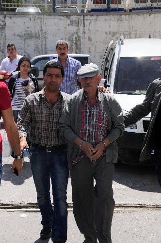 Kızına şiddet uyguladığını iddia ettiği damadını başından vurdu