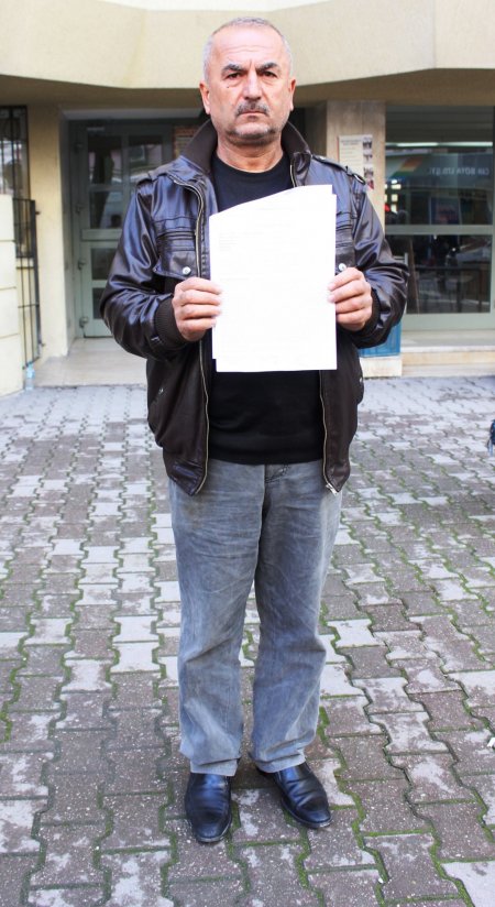 Kızına yasa dışı bildiri dağıttırdığı iddia ettiği ağabeyini şikayet etti