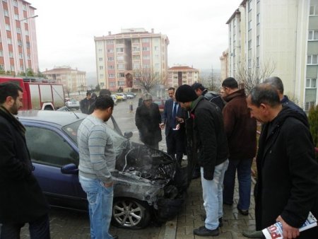 Kızıyla bindiği araç, motor ısınırken patlayarak alev aldı