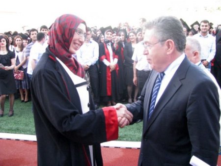 Kızıyla Birlikte Kazandığı Üniversiteyi Birincilikle Bitirdi