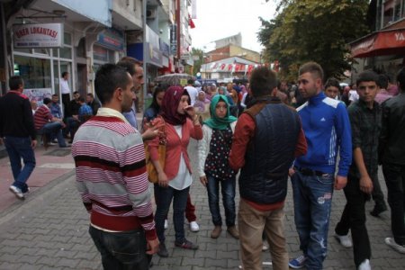 'Kızlar bayramı' renkli görüntülere sahne oldu