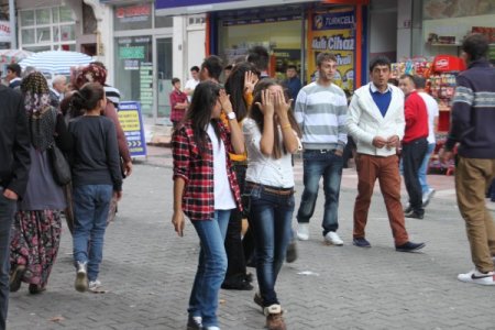 'Kızlar bayramı' renkli görüntülere sahne oldu