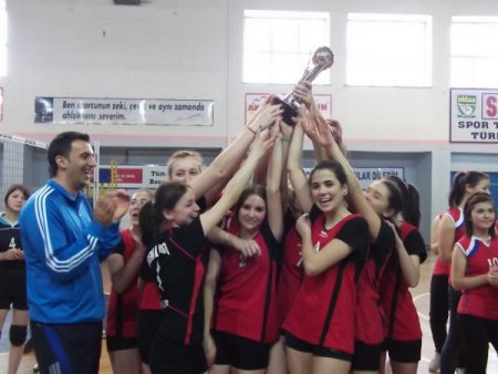 Kızlarda Fen Lisesi Şampiyon Oldu