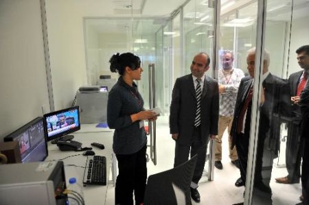 Kktc Başbakanı Eroğlu, Cihan Ve Zaman'ı Ziyaret Etti