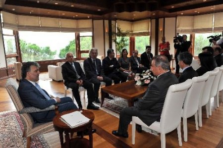 Kktc Başbakanı İrsen Küçük, Cumhurbaşkanı Abdullah Gül'ü Ziyaret Etti
