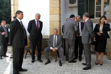 KKTC Başbakanı Küçük'ün tüm yetkileri durduruldu