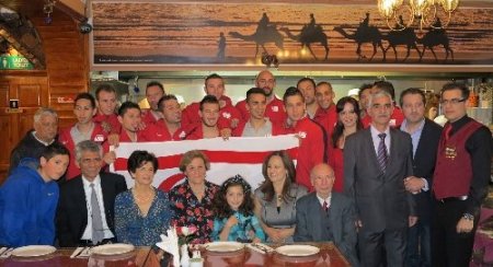 KKTC Milli takımı Rum engeline rağmen maç için Londra’da