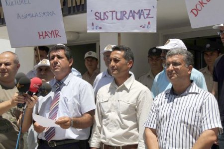 Kktc Öğretmen Sendikaları, Ada'da Başlayan Din Derslerini Protesto Etti