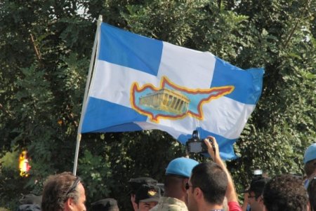 KKTC'de tutuklanan Rum polisler için eylem yapıldı: Sınırdaki geçişler durdu