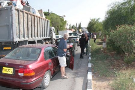 KKTC'de tutuklanan Rum polisler için eylem yapıldı: Sınırdaki geçişler durdu
