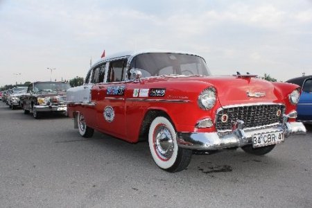 Klasik otomobiller, kimlik için Ankara yolunda