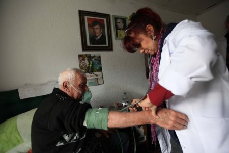KOAH hastası yaşlı adama Başkan Akgül sahip çıktı