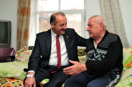 KOAH hastası yaşlı adama Başkan Akgül sahip çıktı