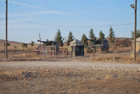 Kobani'de terörist cenazesi için havaya ateş açılınca, tanklar harekete geçti