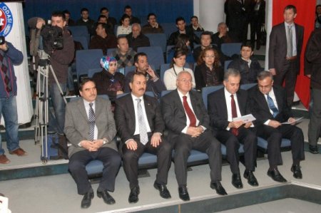 Kobi Yönetimi Seminerine Katılanlara Sertifika Verildi