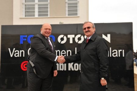 Koç Holding, Van'a 128 öğretmen lojmanı yaptırdı