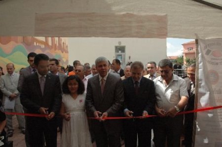Koca Dayağından Kurtulan Bayanlar Kermes Açtı