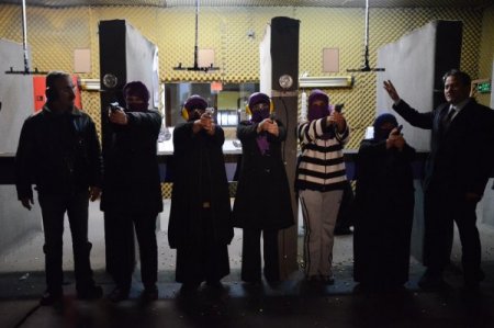 Koca şiddeti gören kadınlar silah poligonunda