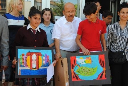 Koca Sinan Haftası yarışmasında dereceye girenlere bilgisayar ödülü