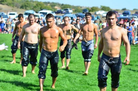 Koca Yusuf’un köyünde ilk kez yağlı güreş şöleni yapıldı