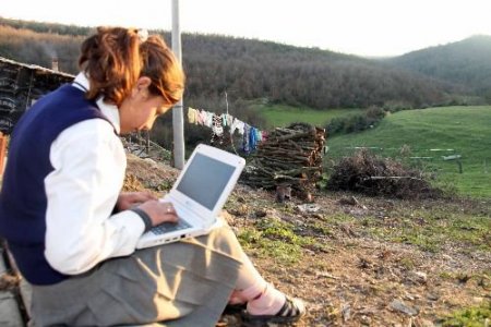 Kocaeli Büyükşehir Belediyesi'nin Dağıttığı Laptoplar Köylere Kadar Ulaştı