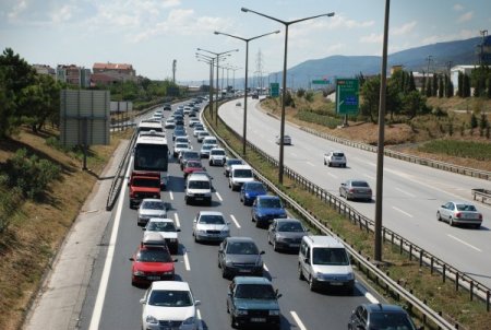 Kocaeli Tem Otoyolu'nda Trafik Durma Noktasına Geldi
