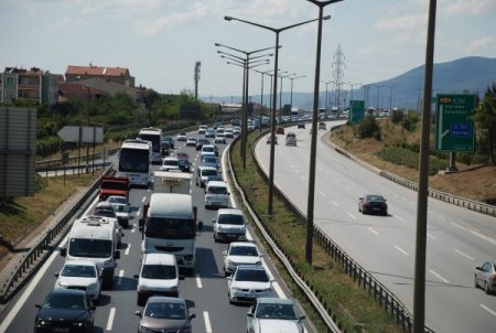 Kocaeli Tem Otoyolu'nda Trafik Durma Noktasına Geldi